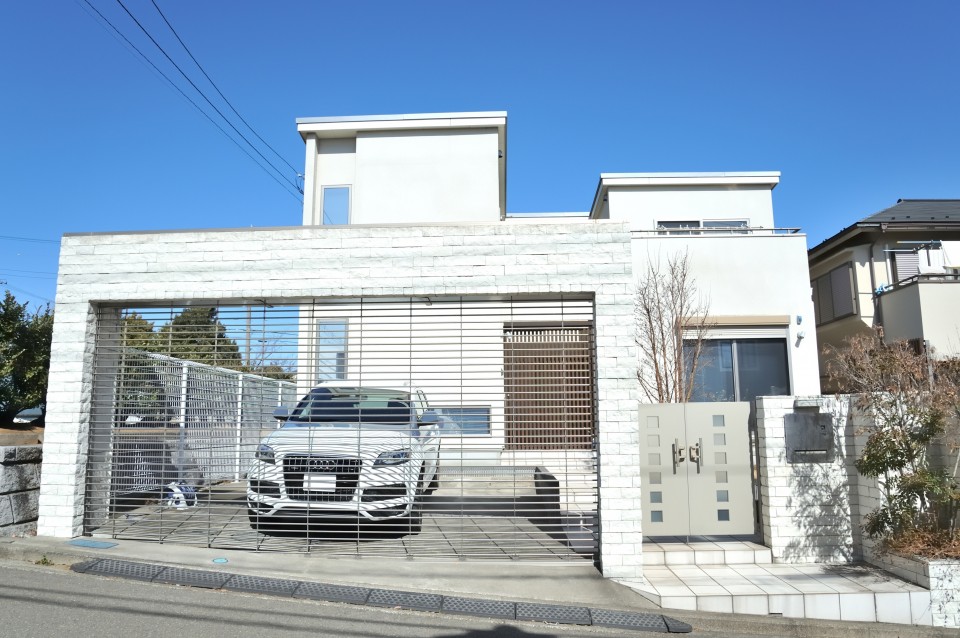 10年先も美しいままに。確かな基礎作りから始める駐車場工事。